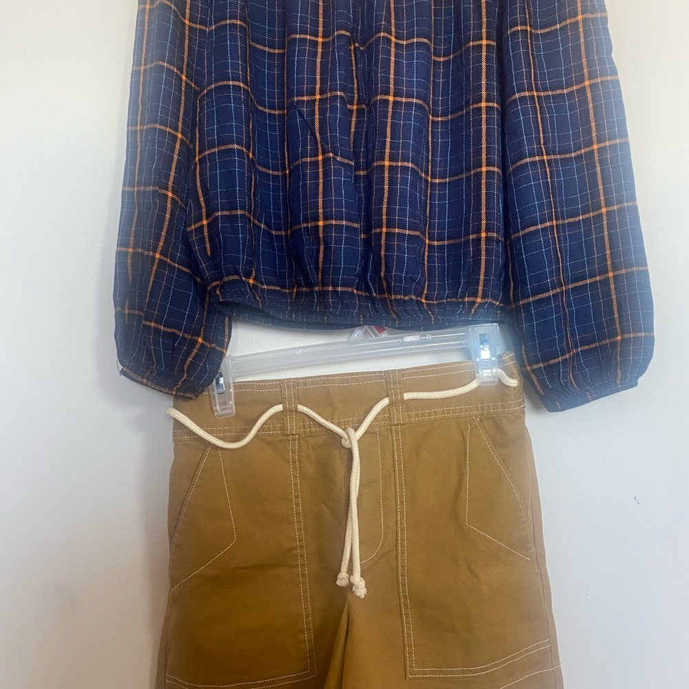 Off shoulder blouse with short